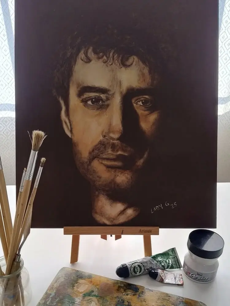 Detalle del proceso de la pintura de Cerati, mostrando las capas de acrilico.